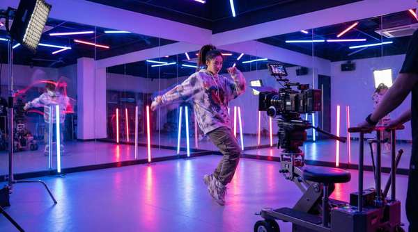 镜子前面舞蹈MV视频制作